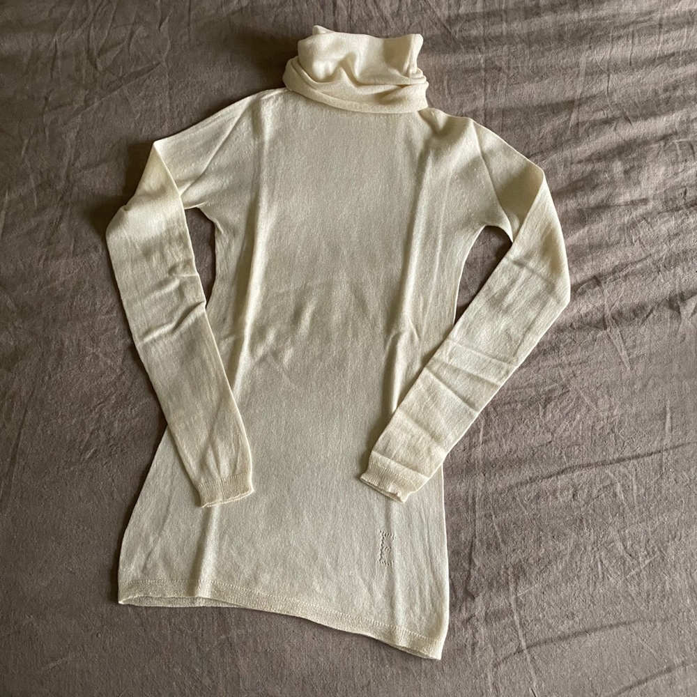 Escada Cream Cashmere Turtleneck Sweater